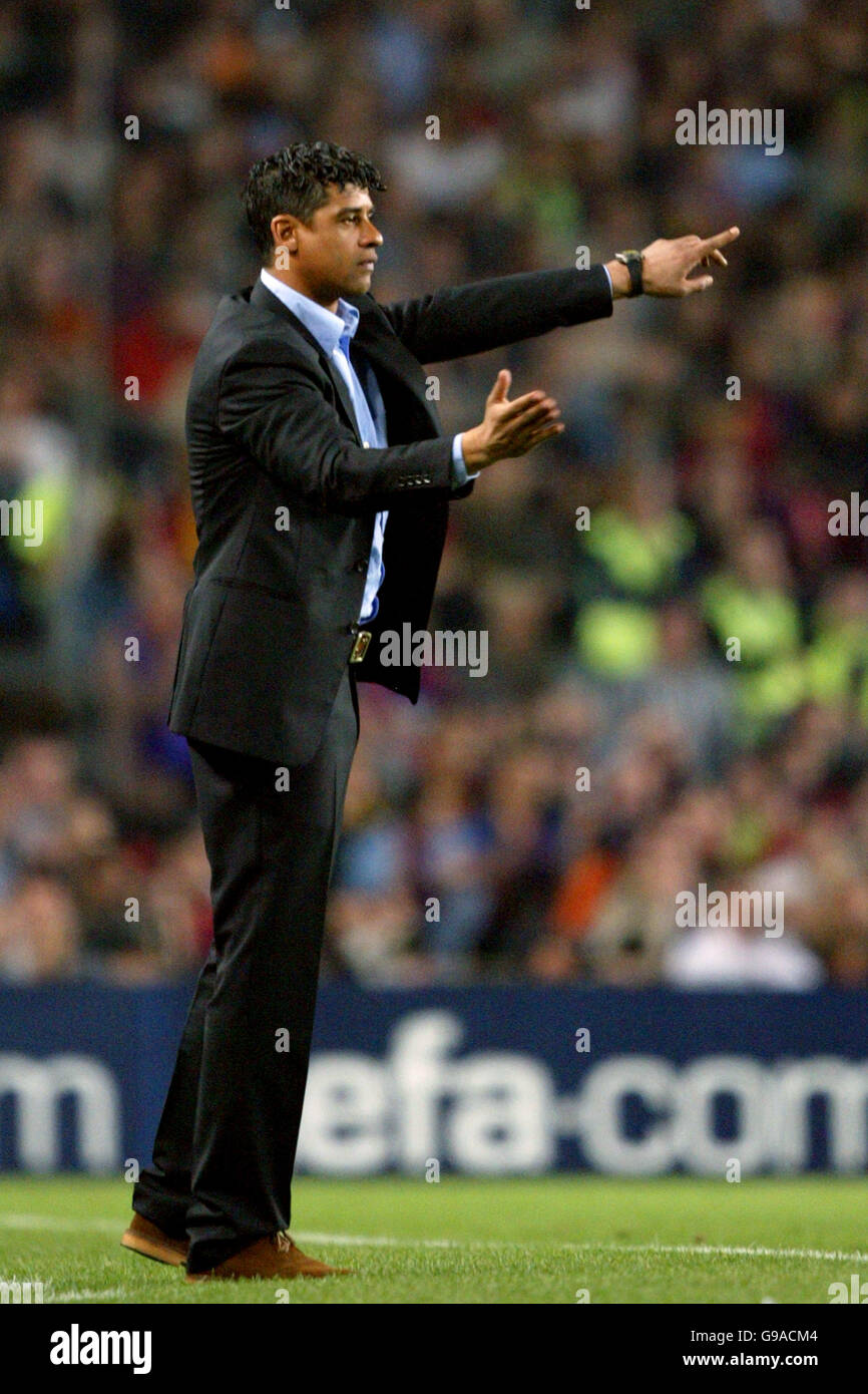 Barcelona Coach Frank Rijkaard Shout Instructions To His Players Hi-res