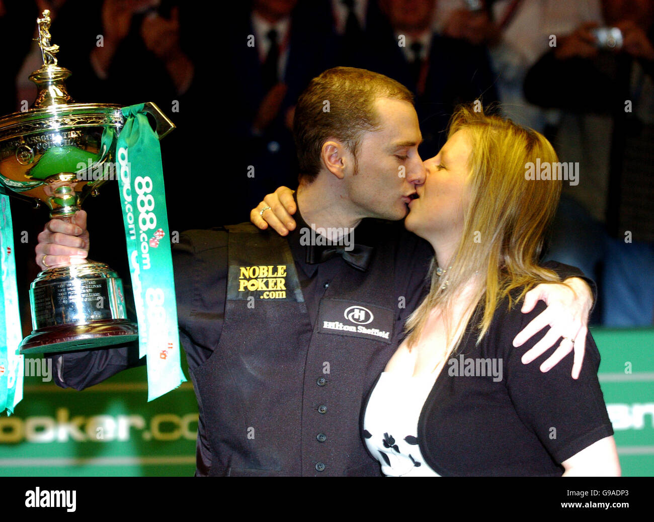 Snooker - 888.com World Snooker Championship 2006 - Final - The Crucible Theatre. Graeme Dott celebrates his victory with his wife Elaine Stock Photo
