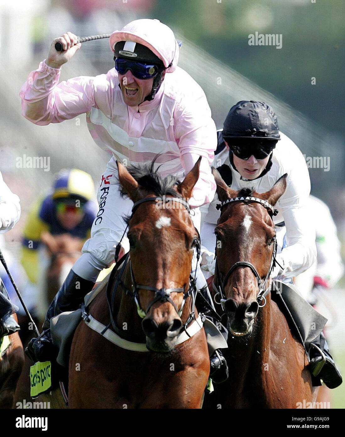 RACING Chester. Admiral ridden by jockey John Egan (wearing pink) wins the Totesport Chester Cup at Chester racecourse, Chester. Stock Photo