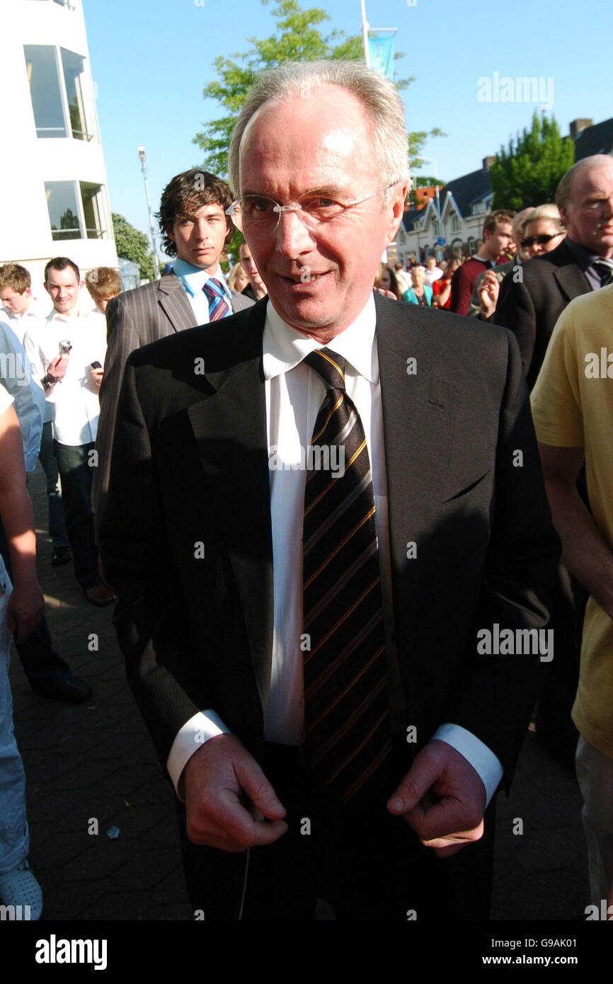 England manager Sven Goran Eriksson arrives at the stadium Stock Photo ...