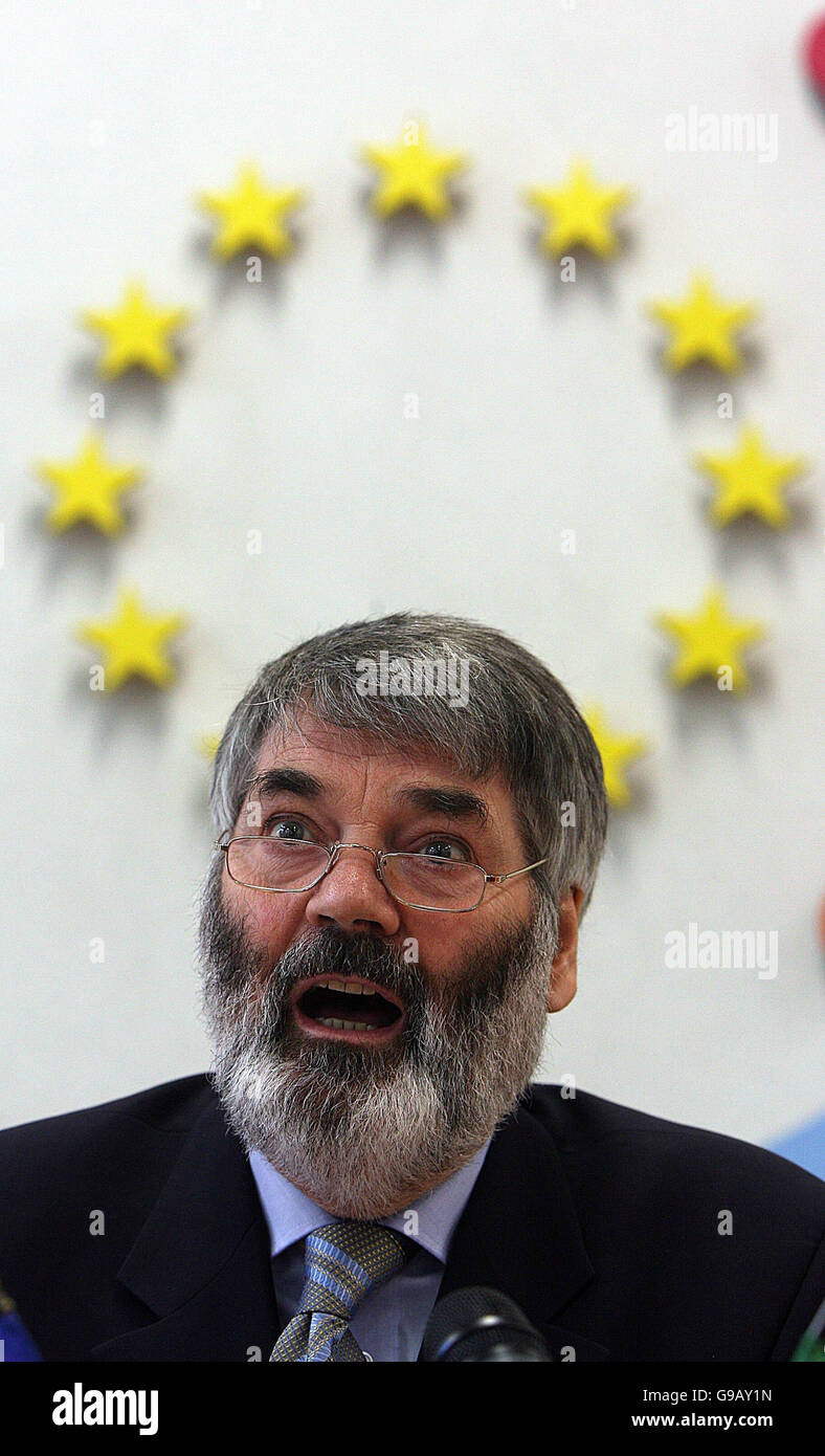 Labour MEP Proinsias De Rossa hosts a press conference on 'Extraordinary Rendition, the CIA and the Law' at the European Parliament Office in Dublin. Stock Photo