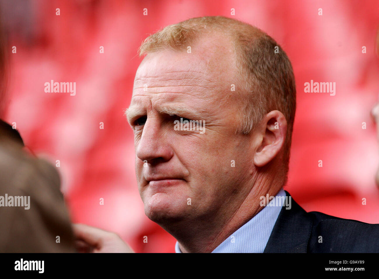 Iain dowie signing hires stock photography and images Alamy