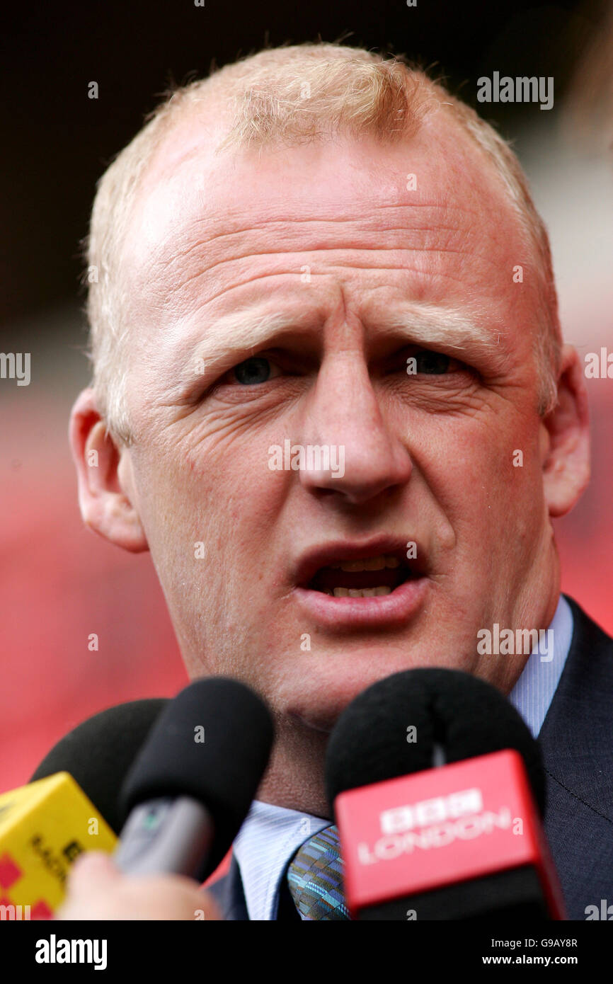 Charlton athletics iain dowie hires stock photography and images Alamy
