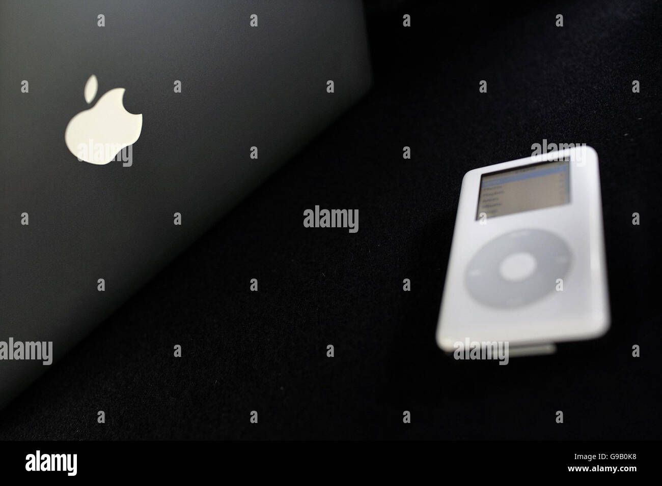 The apple logo together with an apple ipod hi-res stock photography and  images - Alamy