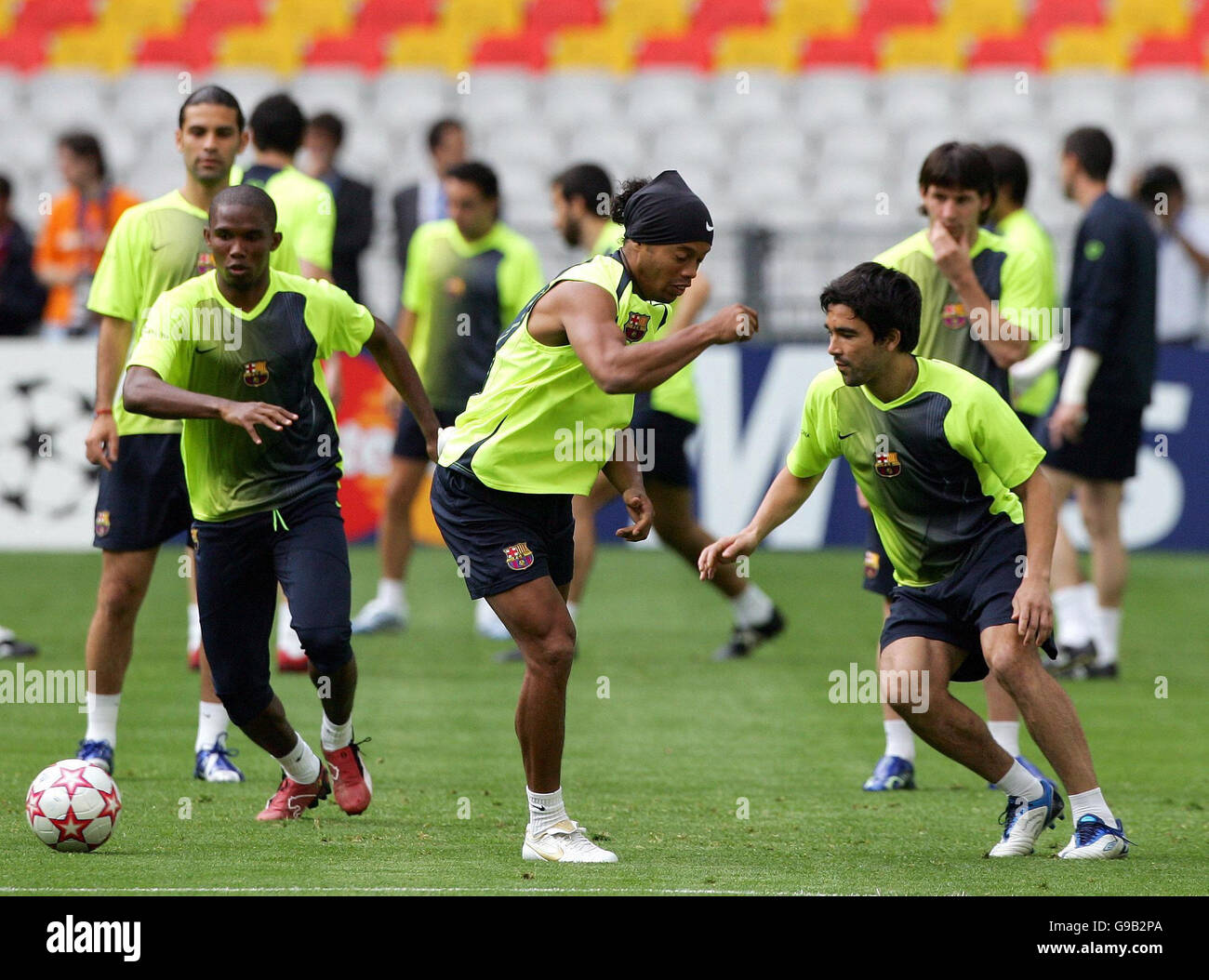 Barcelona's Samuel Eto'o (L) Ronaldinho (C) and Deco during a training session at the Stade de France, Paris, France. Stock Photo