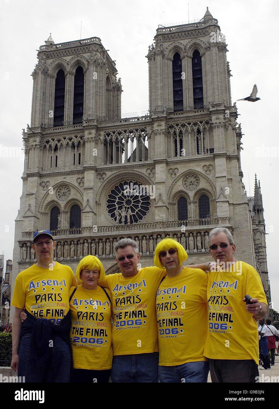 Arsenal fans outside the Notre Dame Cathedral, Paris, France Stock Photo -  Alamy