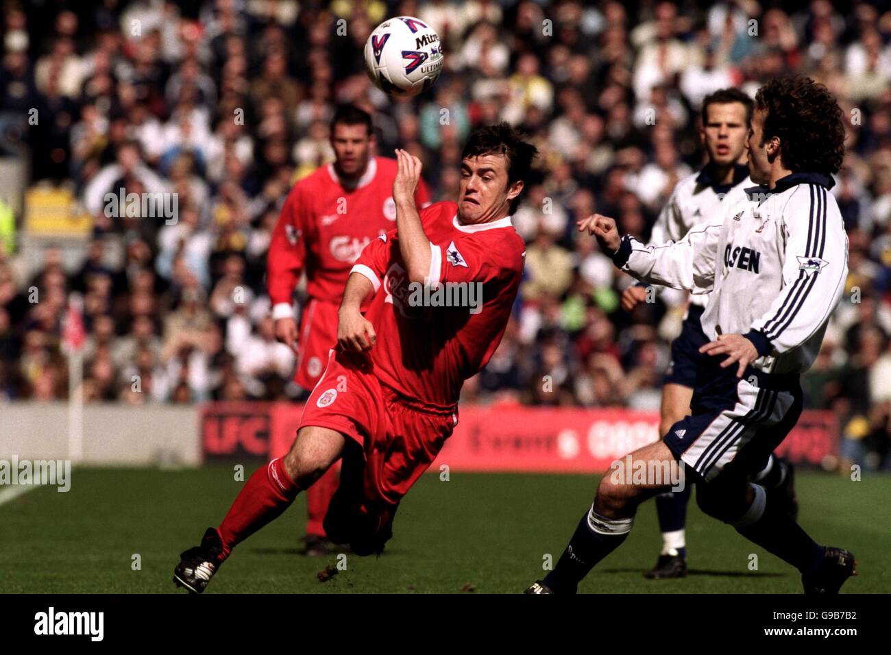 Soccer - FA Carling Premiership - Liverpool v Tottenham Hotspur. Liverpool's David Thompson hooks the ball away from Tottenham Hotspur's Mauricio Taricco Stock Photo