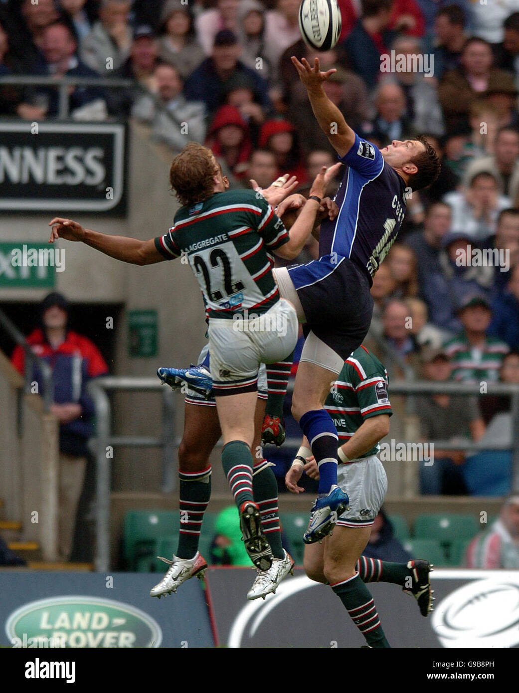 Rugby Union - Guinness Premiership Final 2006 - Sale Sharks v Leicester Tigers - Twickenham. Sale Sharks' Mark Cueto and Leicester Tigers' Leon Lloyd Stock Photo