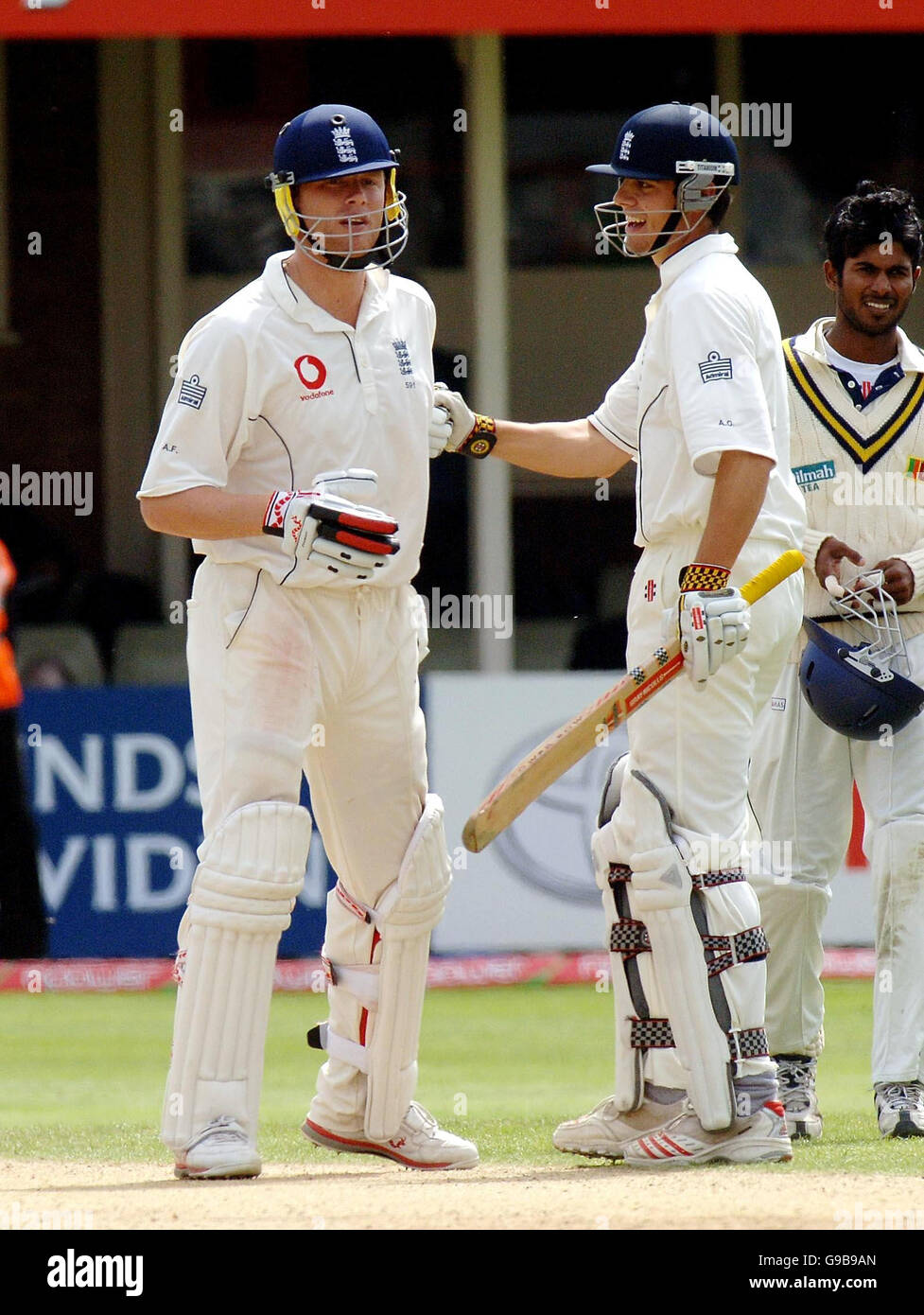England's Andrew Flintoff (L) and Alastair Cook celebrate their victory ...