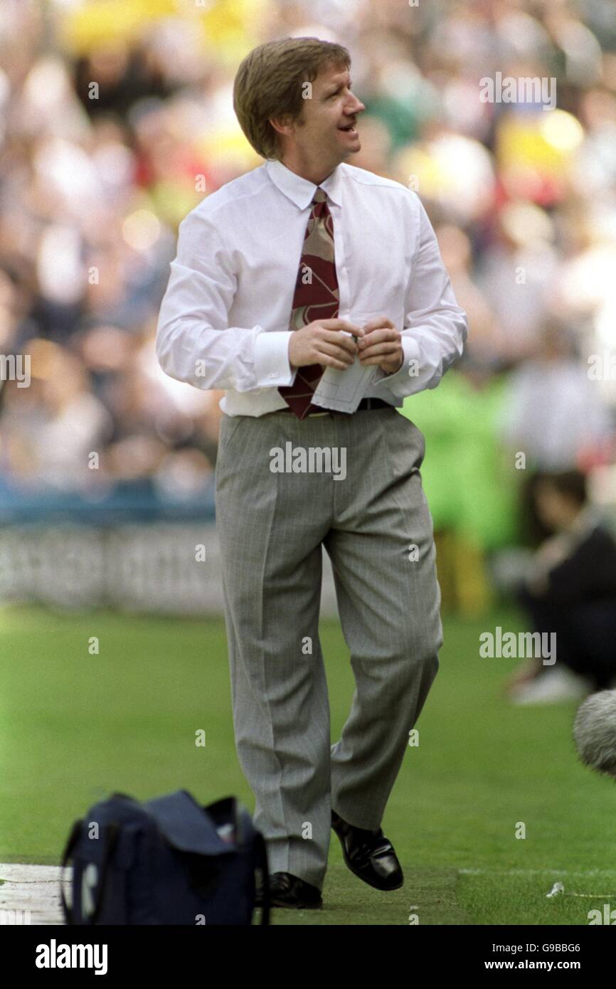 Soccer - FA Carling Premiership - Wimbledon v Aston Villa. Terry Burton,  Wimbledon caretaker manager Stock Photo - Alamy