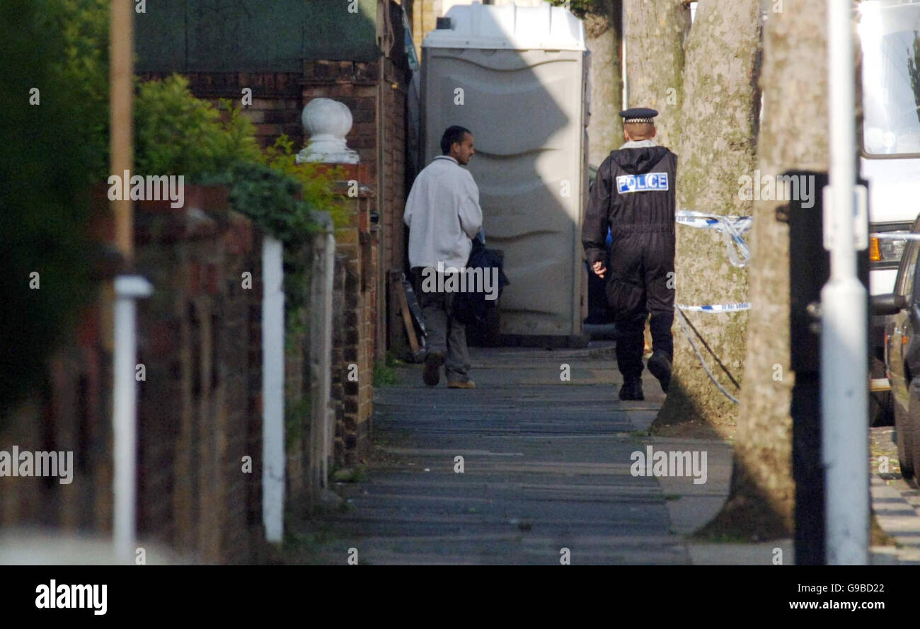 A local chats to a police officer at the scene of the terror raid on Lansdown road in Forest Gate, east London. Stock Photo