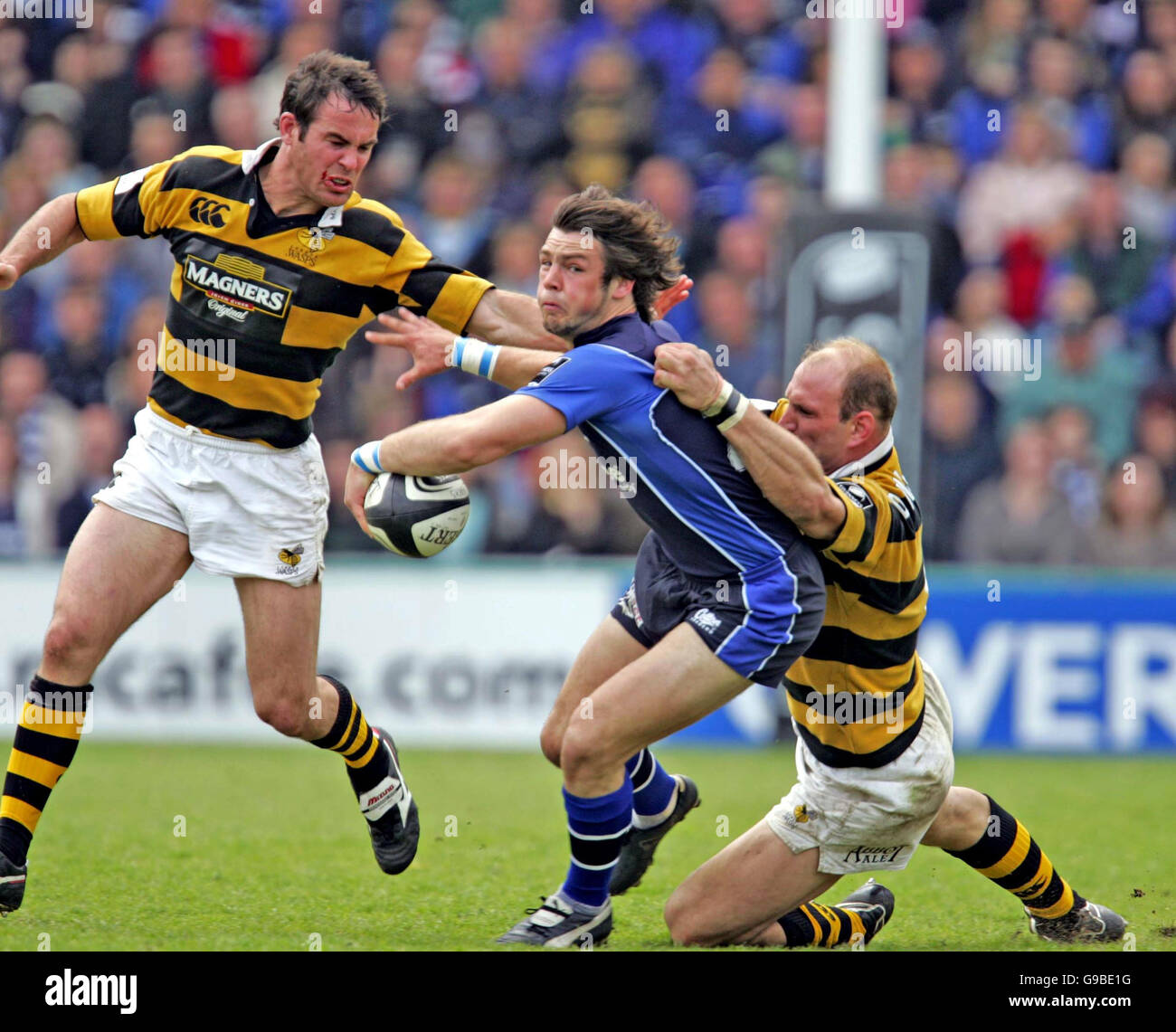RUGBYU Sale. Sales' Ben Foden is tackled by Wasps' Lawrence Dallaglio (R) during the Guinness Premiership semi-final at Edgeley Park, Sale. Stock Photo