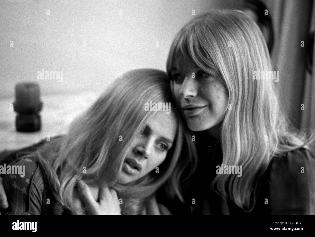 Britt Ekland (left) and Marianne Faithfull rehearsing in Britt's flat for their parts in August Stringberg's powerful drama 'The Stronger' in which both are in love with the same man, one his wife, the other his mistress. Stock Photo