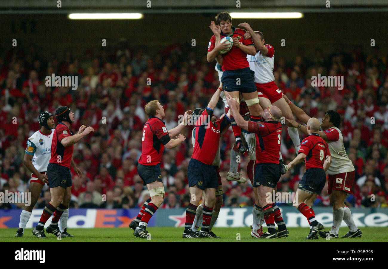 Rugby Union - Heineken Cup - Final - Biarritz v Munster - Millennium Stadium. Munster's Donnacha O'Callaghan wins a line out Stock Photo