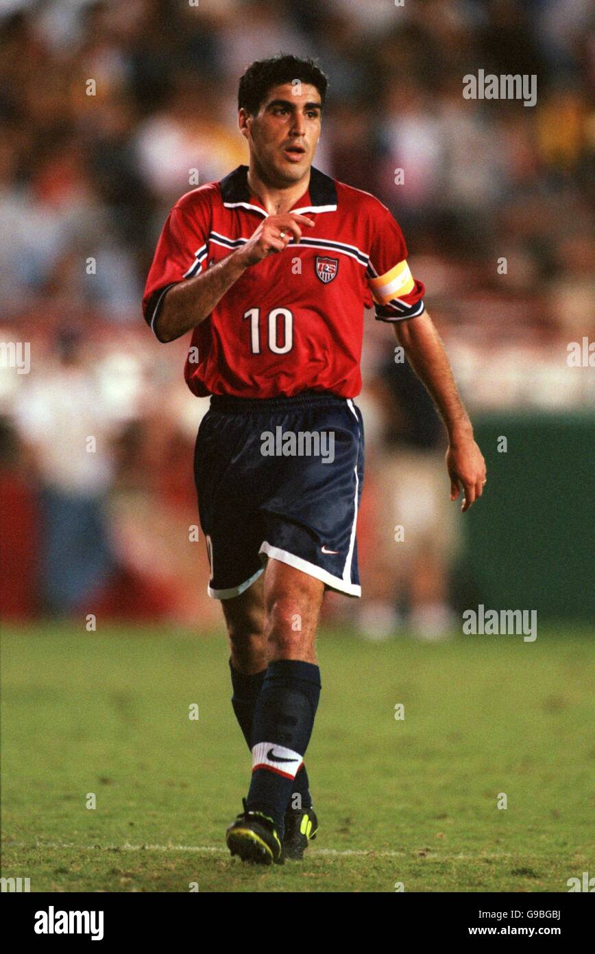 Soccer CONCACAF Gold Cup 2000 Group B Peru v USA Stock Photo Alamy