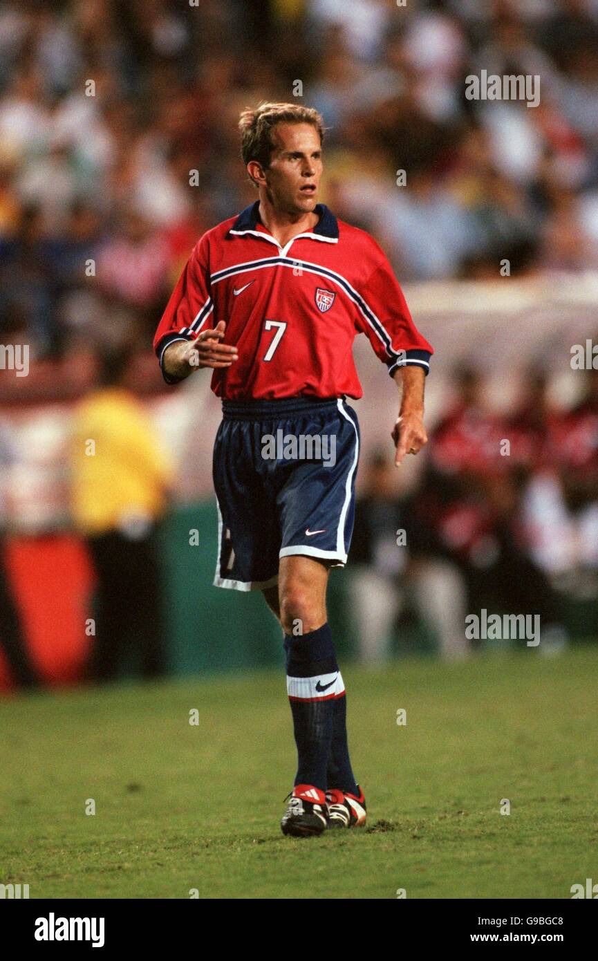 Soccer - CONCACAF Gold Cup 2000 - Group B - Peru v USA Stock Photo