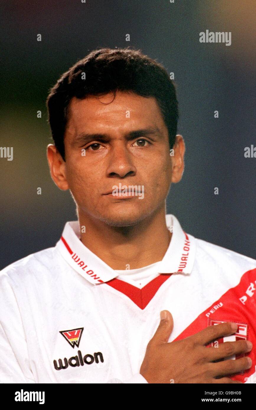 Soccer - CONCACAF Gold Cup 2000 - Semi Final - Colombia v Peru Stock Photo