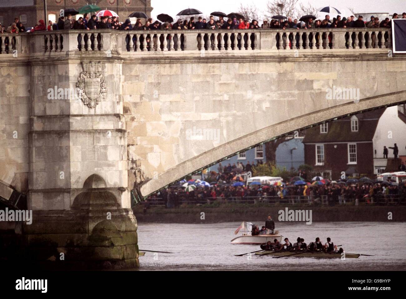 Oxford Bridge Rowing Bridge on side of river hi-res stock photography and images - Alamy