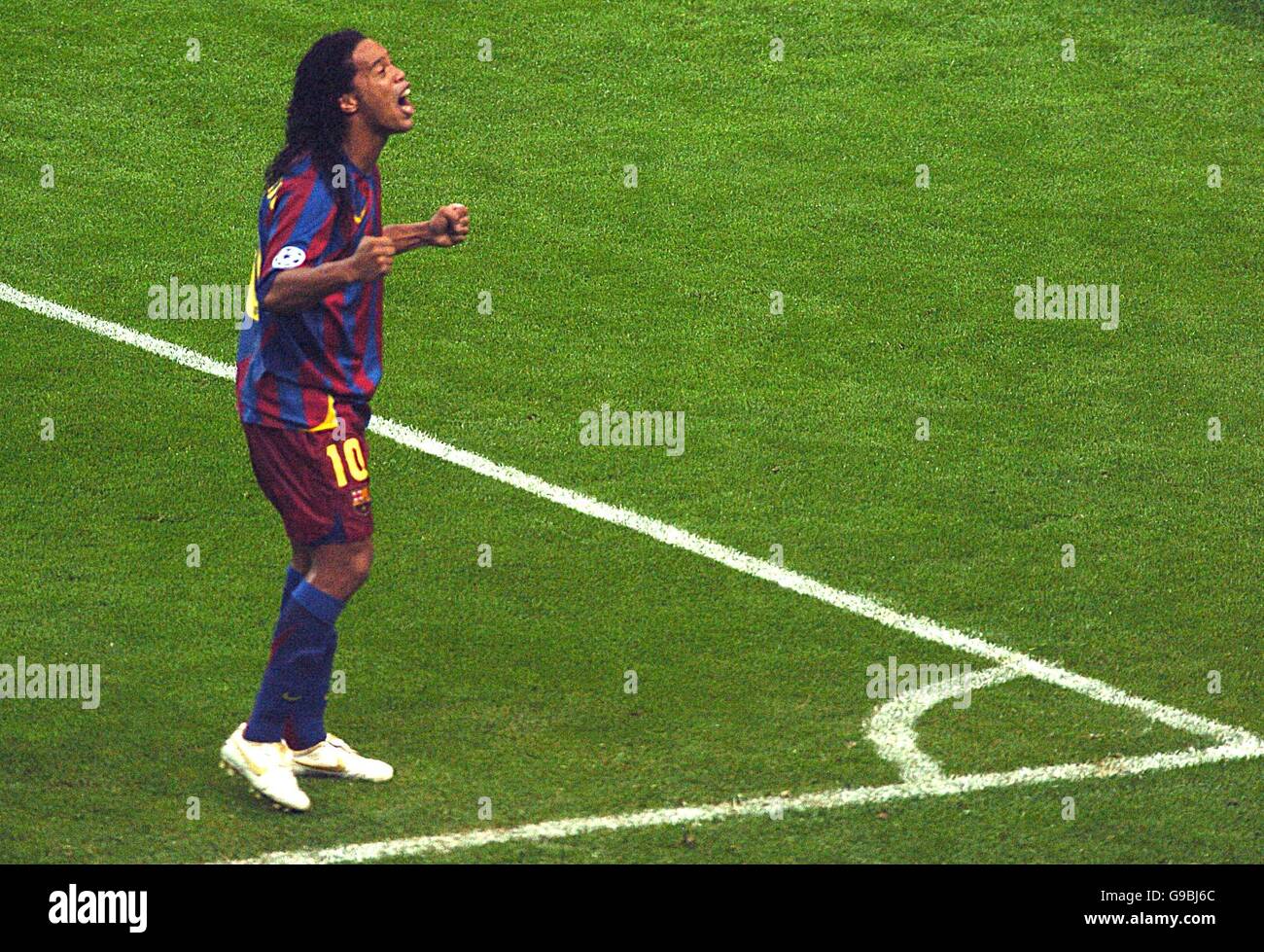 Soccer - UEFA Champions League - Final - Barcelona v Arsenal - Stade de France. Barcelona's Ronaldinho celebrates victory in the Champions League final Stock Photo