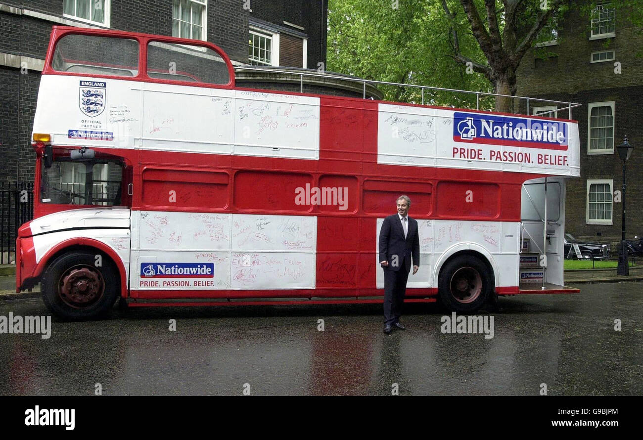 British Prime Minister Tony Blair stands aboard the Nationwide Leauge Fans Bus with Tessa Jowell outside No10 Downing street. Stock Photo