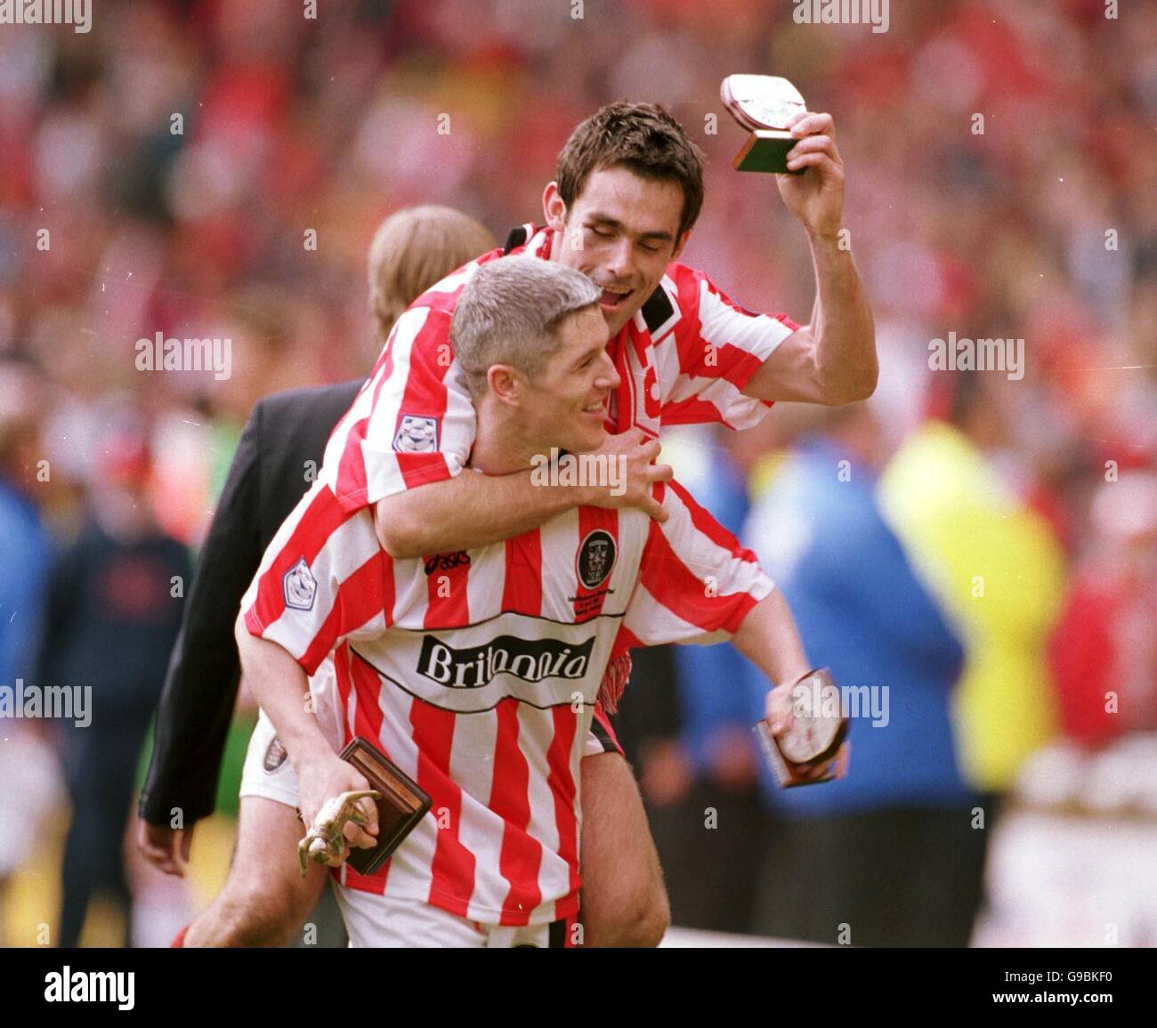 Stoke City goalscorers Graham Kavanagh (front) and Peter Thorne (r ...