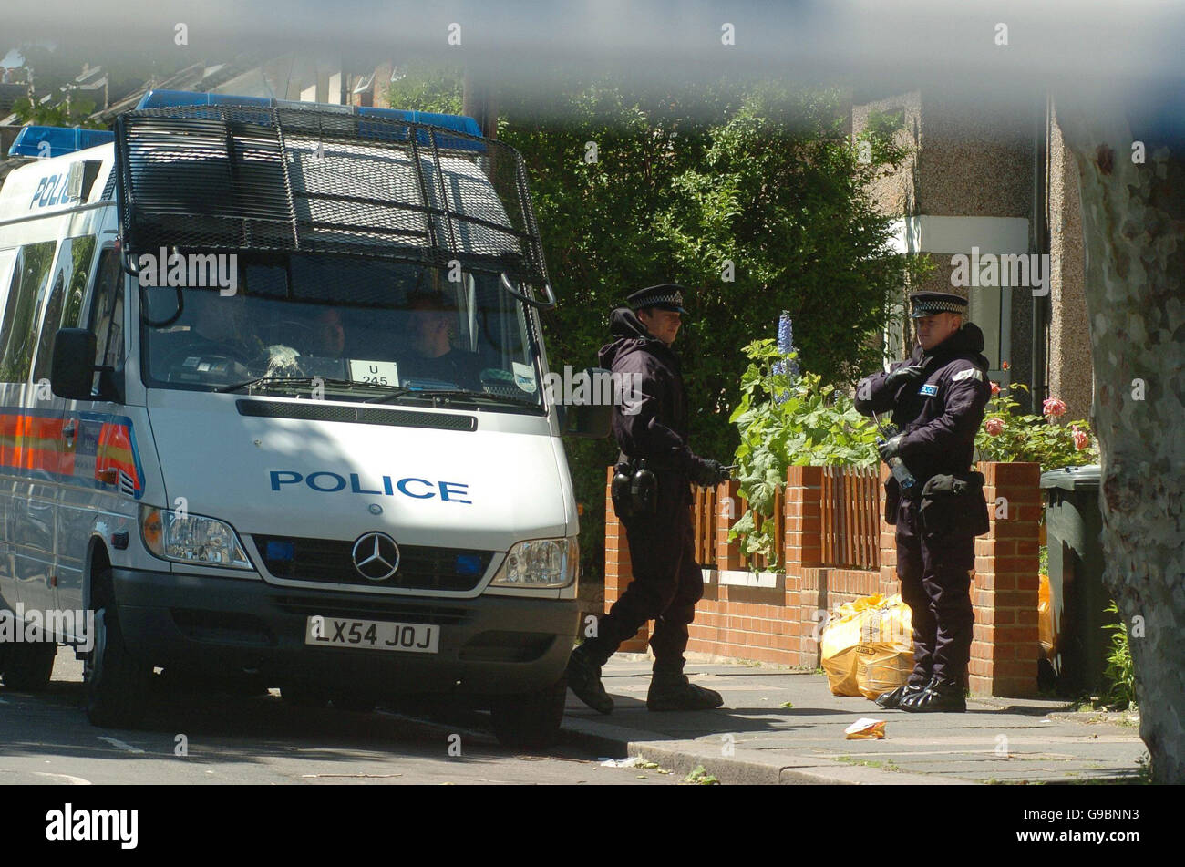 Police continue a search of the house targeted in an armed raid, which resulted in one man being shot and arrested under the Terrorism Act, in Forest Gate, east London. PRESS ASSOCIATION Photo. Picture date: Saturday June 3, 2006. The injured suspect, 23, who is recovering in hospital, and his 20-year-old brother were detained after the raid, which took place yesterday morning. Watch for PA story. PRESS ASSOCIATION PHOTO. Photo credit should read: Johnny Green/PA Stock Photo