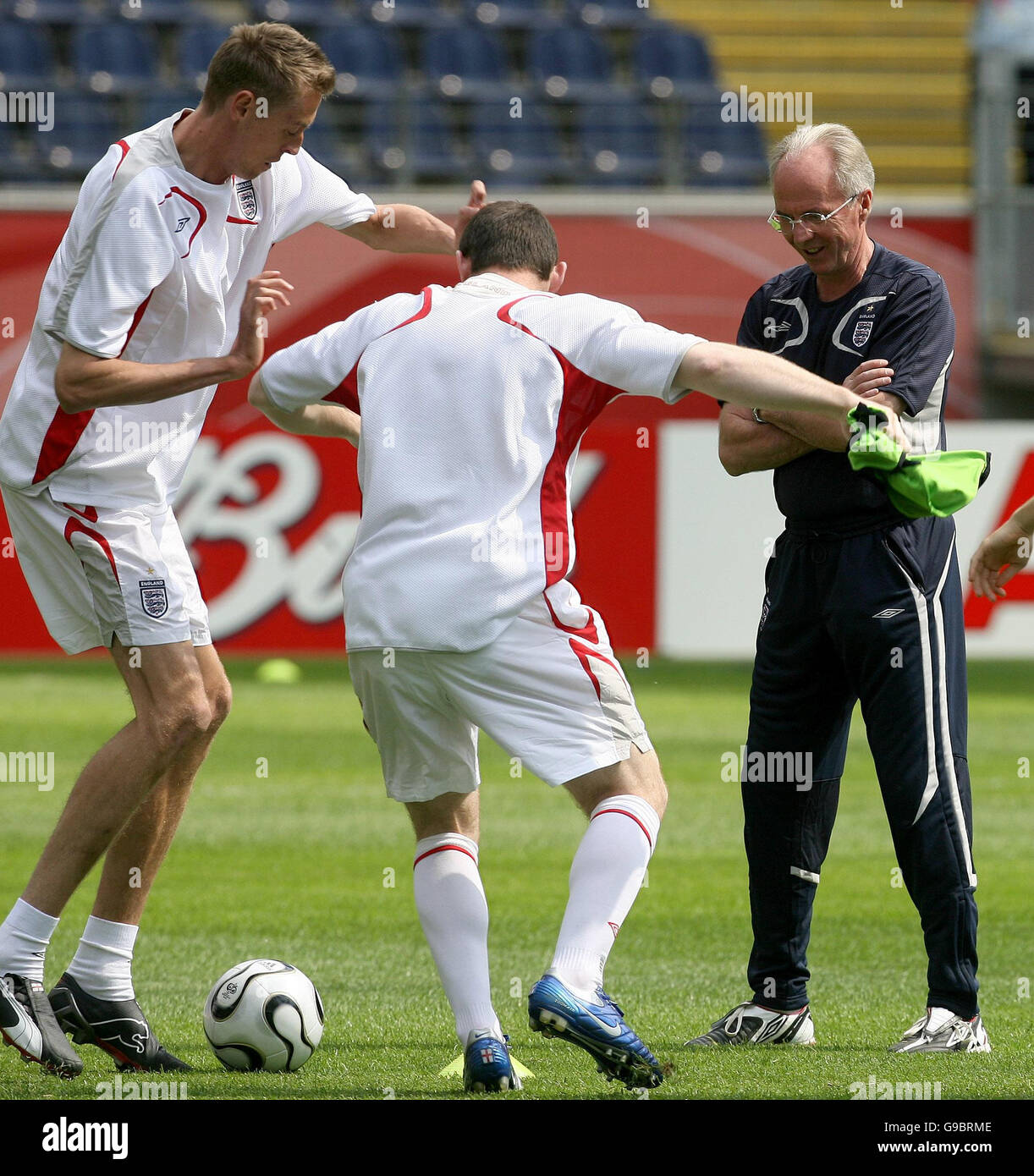 Peter crouch wayne rooney hi-res stock photography and images - Alamy