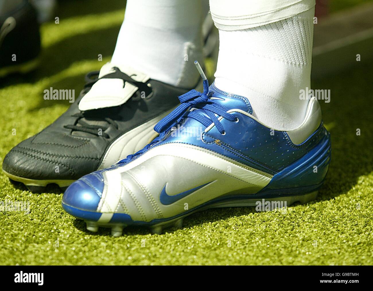 The nike boots of englands wayne rooney hi-res stock photography and images  - Alamy