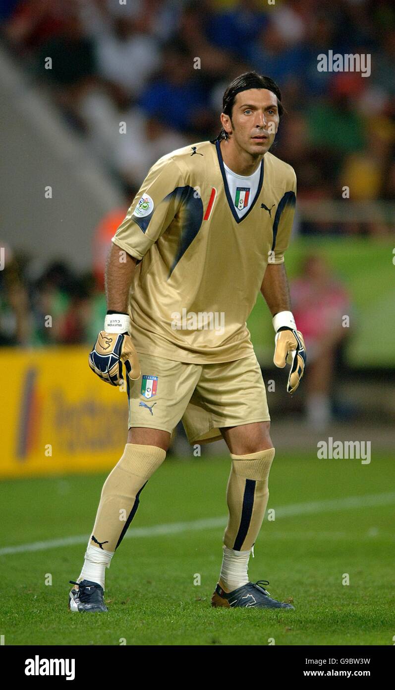 Soccer - 2006 FIFA World Cup Germany - Group E - Italy v Ghana - AWD Arena. Gianluigi Buffon, Italy goalkeeper Stock Photo