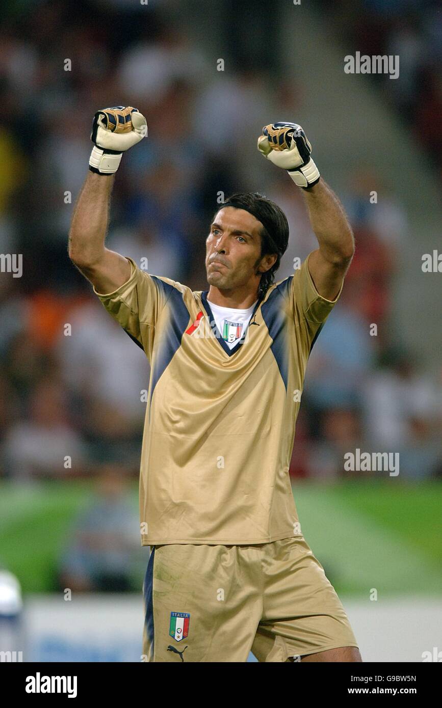 Italy world cup win 2006 hi-res stock photography and images - Alamy