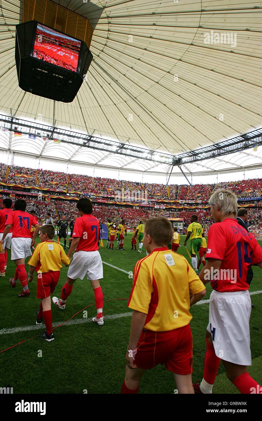 Soccer - 2006 FIFA World Cup Germany - Group G - South Korea v Togo - Commerzbank Arena. South Korea and Togo players make thier way onto the pitch, with the roof of the Commerzbank Arena closed Stock Photo