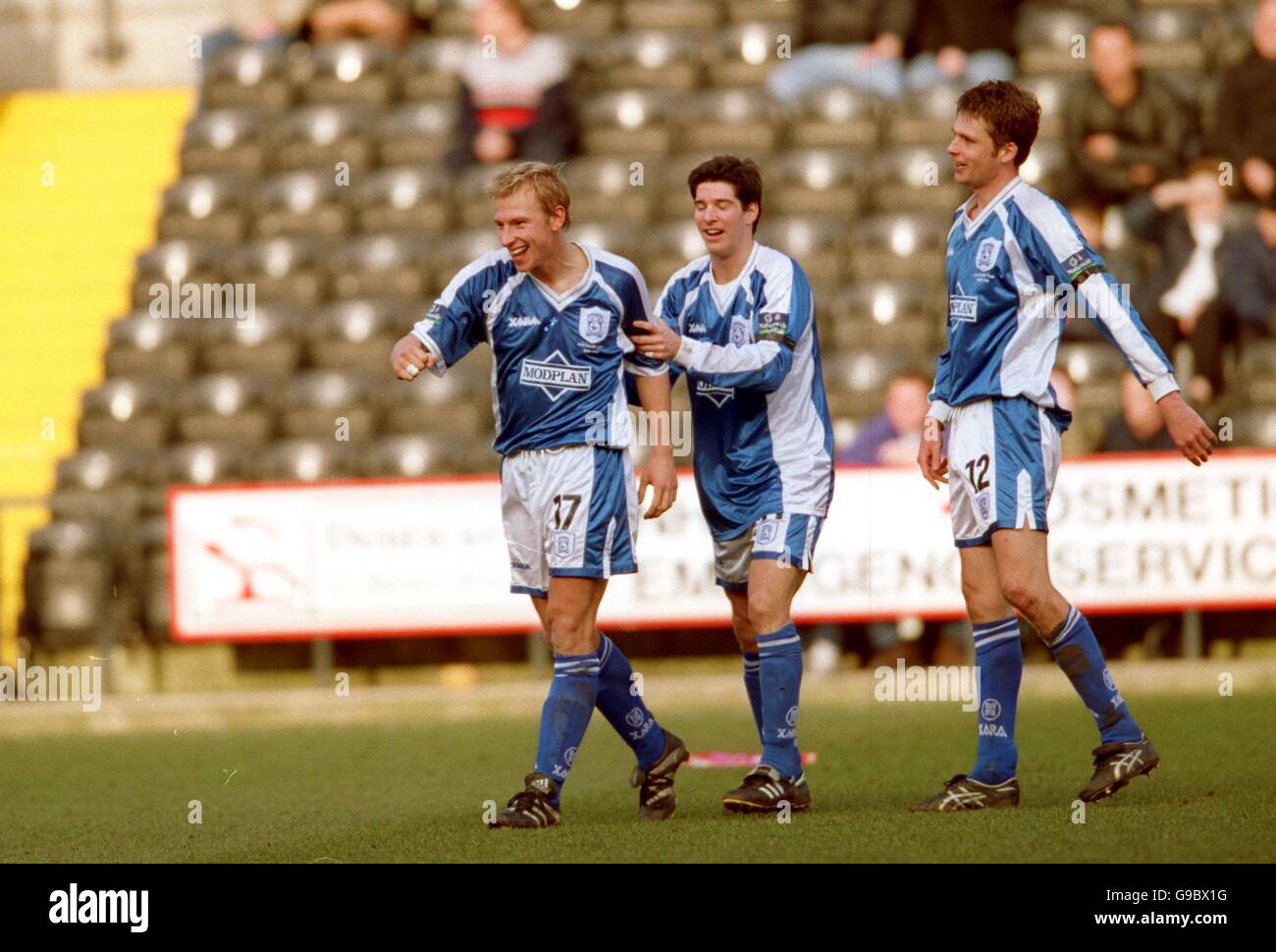 Cardiff City's Richard Carpenter (l) celebrates opening the scoring against Notts County with Matthew Brazier (c) and Jason Fowler Stock Photo