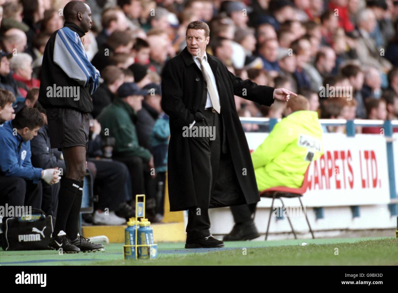 Soccer - FA Carling Premiership - Sheffield Wednesday v Newcastle United. Sheffield Wednesday manager Danny Wilson makes a point to the fourth official Stock Photo