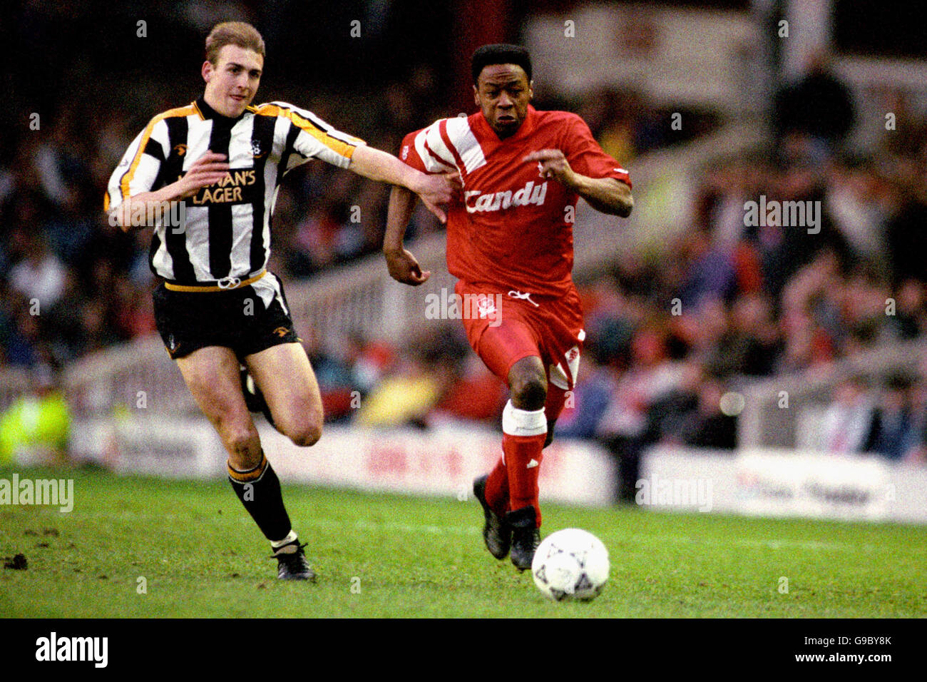 Liverpool's Mark Walters (r) outpaces Notts County's Mark Draper (l) Stock Photo