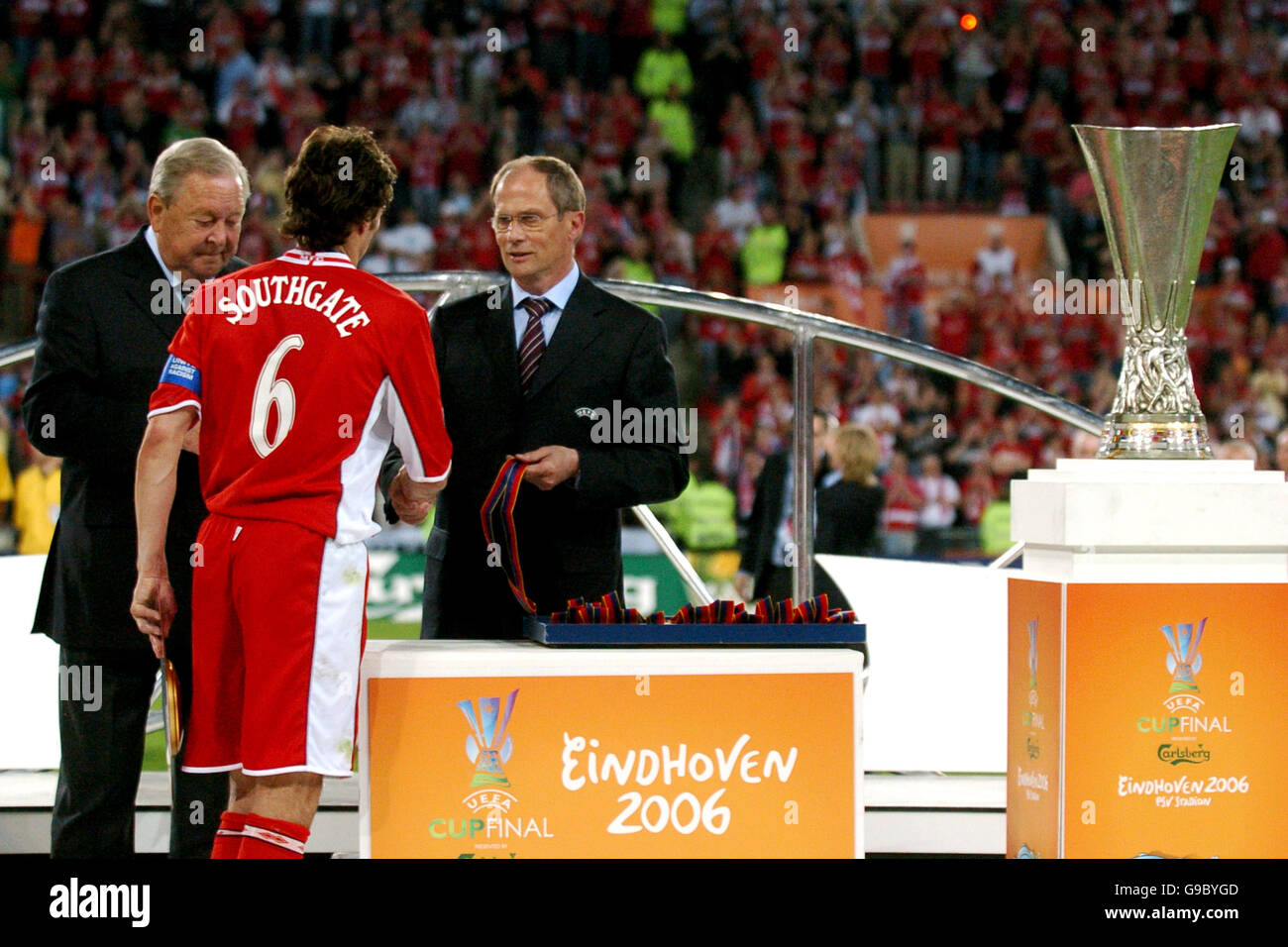 Soccer - UEFA Cup - Final - Middlesbrough v Seville - Philips Stadion.  Middlesbrough captain Gareth Southgate recieves his runners up medal from  UEFA President Lennart Johansson and Lars-Christer Olsson Stock Photo -  Alamy