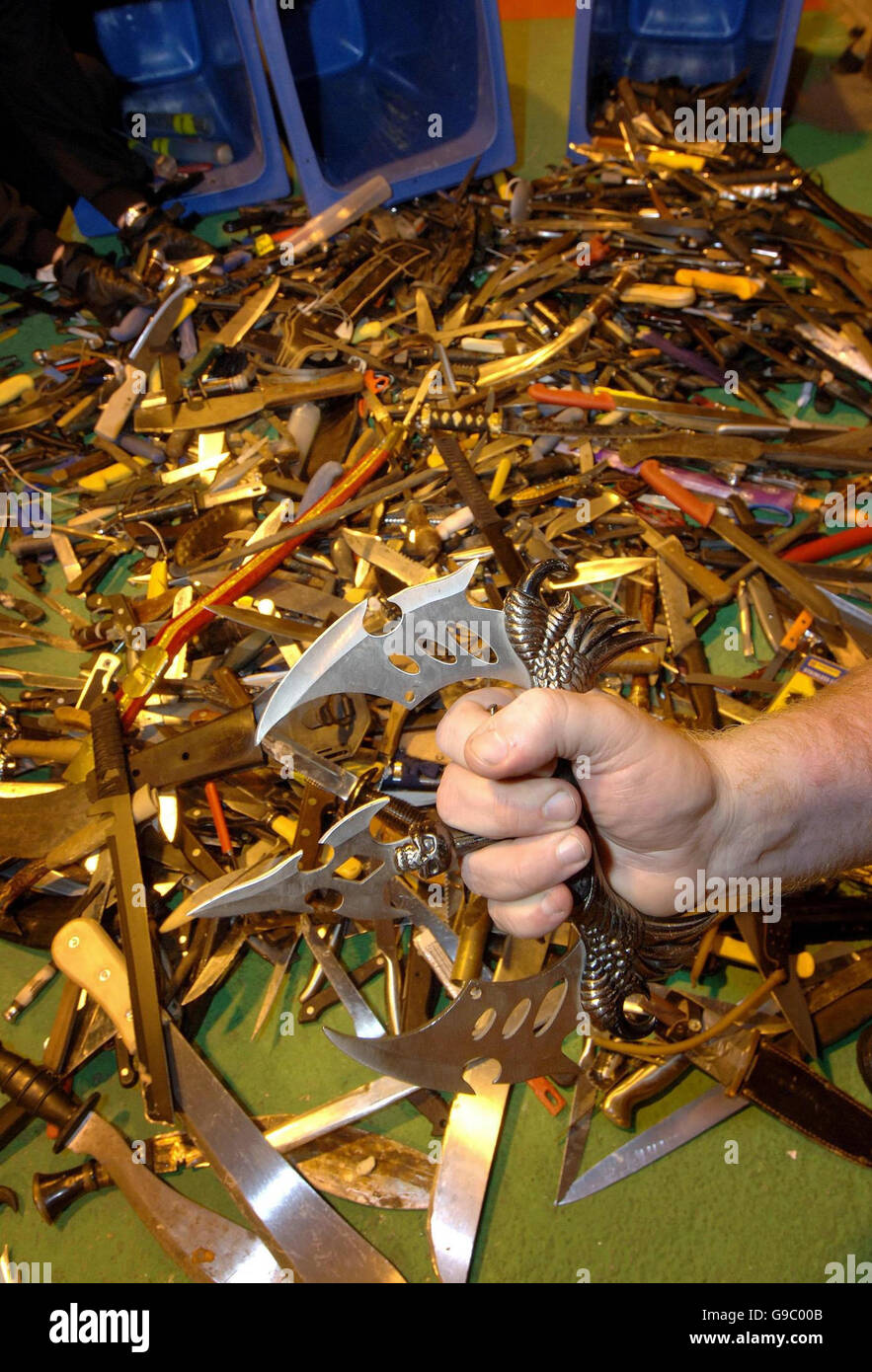 West Midlands Police show some of the 1,600 knives surrendered in the current knife amnesty. PRESS ASSOCIATION photo, Monday 22 May 2006. A total of 1600 knives have been surrendered to West Midlands Police during the current amnesty the haul on display will be melted down as scrap metal. See PA story POLICE Knives. Picture David Jones/PA Stock Photo