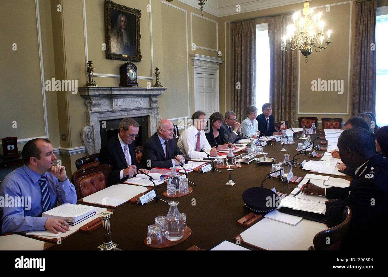 The Prime Minister Tony Blair with Government colleagues, attends a significant Cabinet Committee, at 10 Downing Street, central London, on Monday 5th June 2006. The Committee will look at anti-social behaviour and the Respect Action Plan, with an aim to create a safer social envionment. . Stock Photo