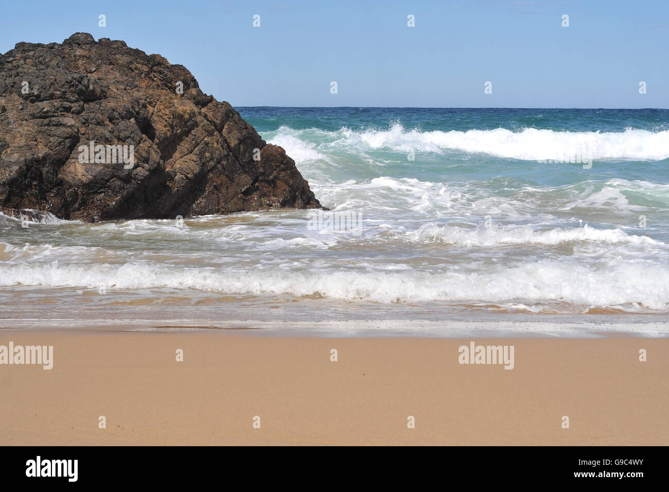 Breaking waves beach australia hi-res stock photography and images - Alamy