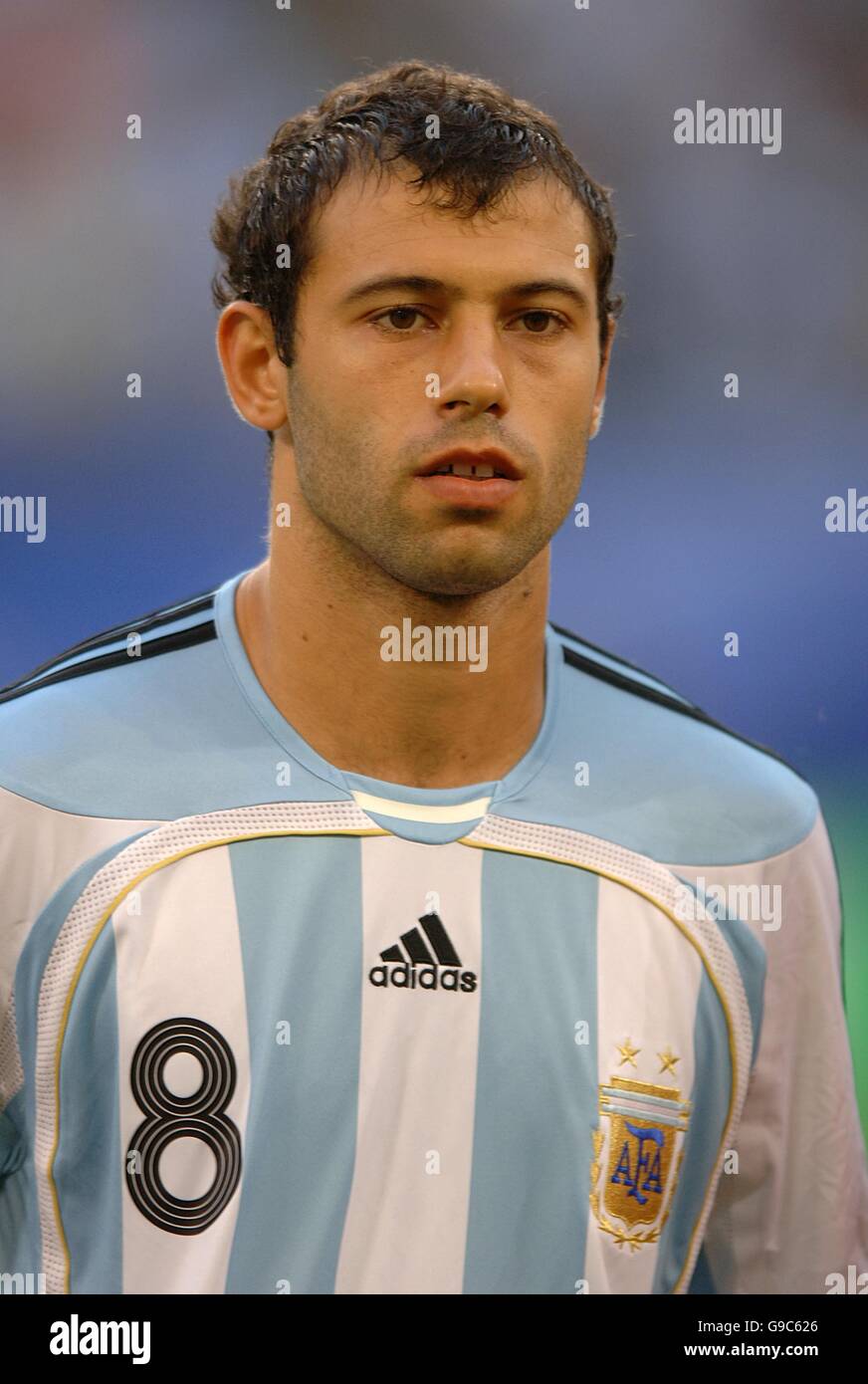 09.06.2012. New Jersey, USA. Fernando Gago (5) of Argentina chases after  Neymar (11) of Brazil during an international friendly match at Metlife  Stadium in East Rutherford,New Jersey. Argentina won 4-3 Stock Photo - Alamy