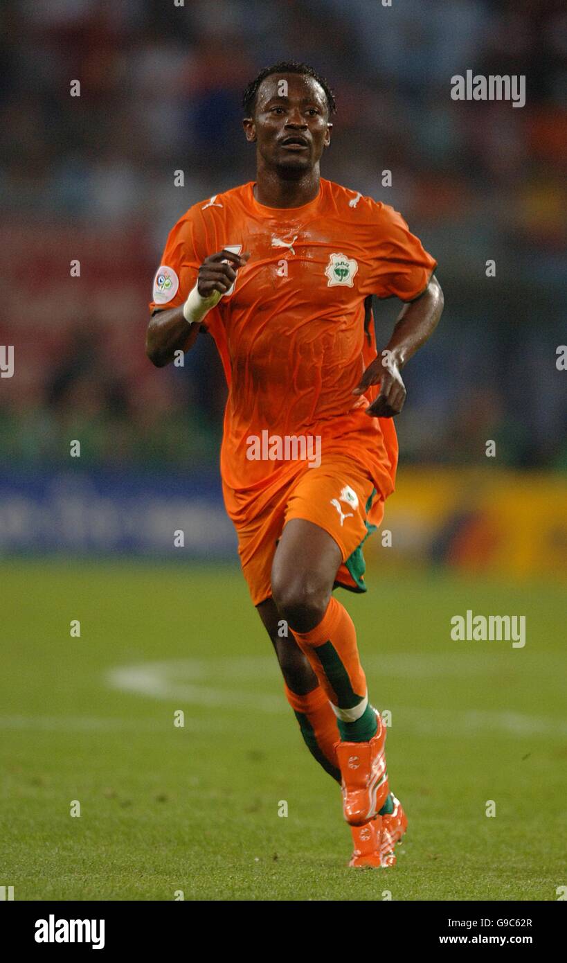 Soccer - 2006 FIFA World Cup Germany - Group C - Argentina v Ivory Coast - AOL Arena. Didier Zokora, Ivory Coast Stock Photo