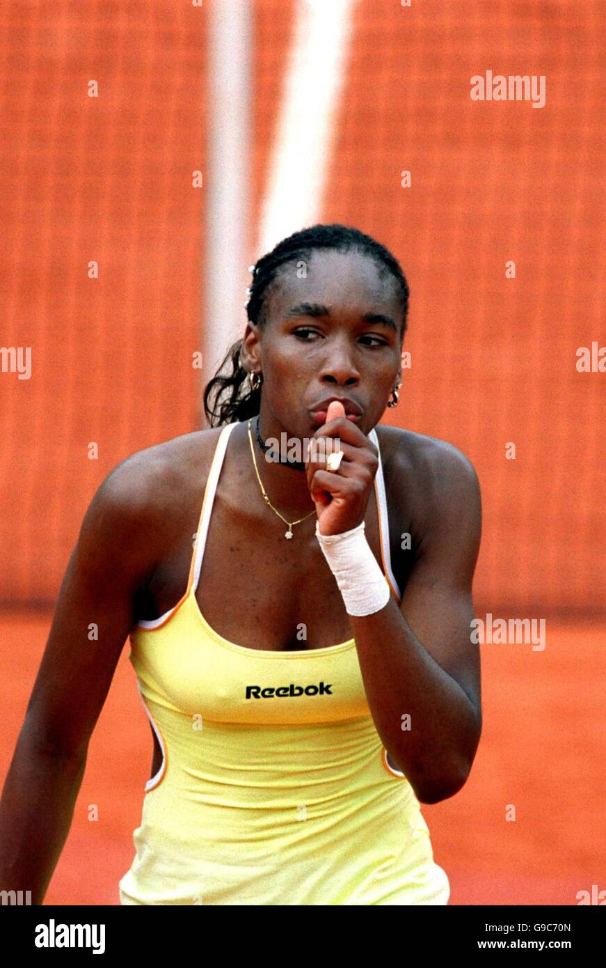 A dejected Venus Williams loses to Arantxa SanchezVicario Stock Photo Alamy
