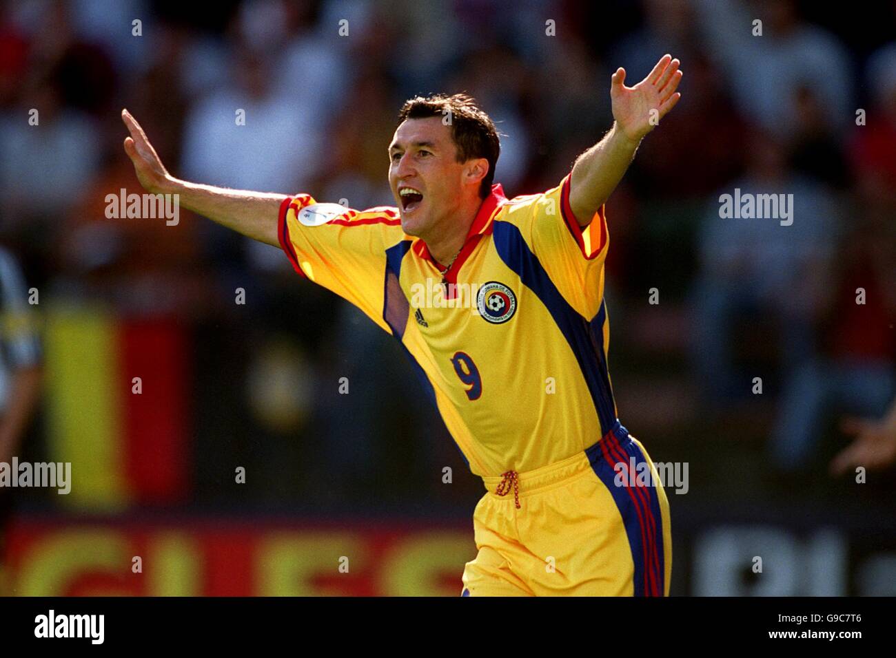 Soccer Euro 2000 Group C Romania v Germany Stock Photo Alamy