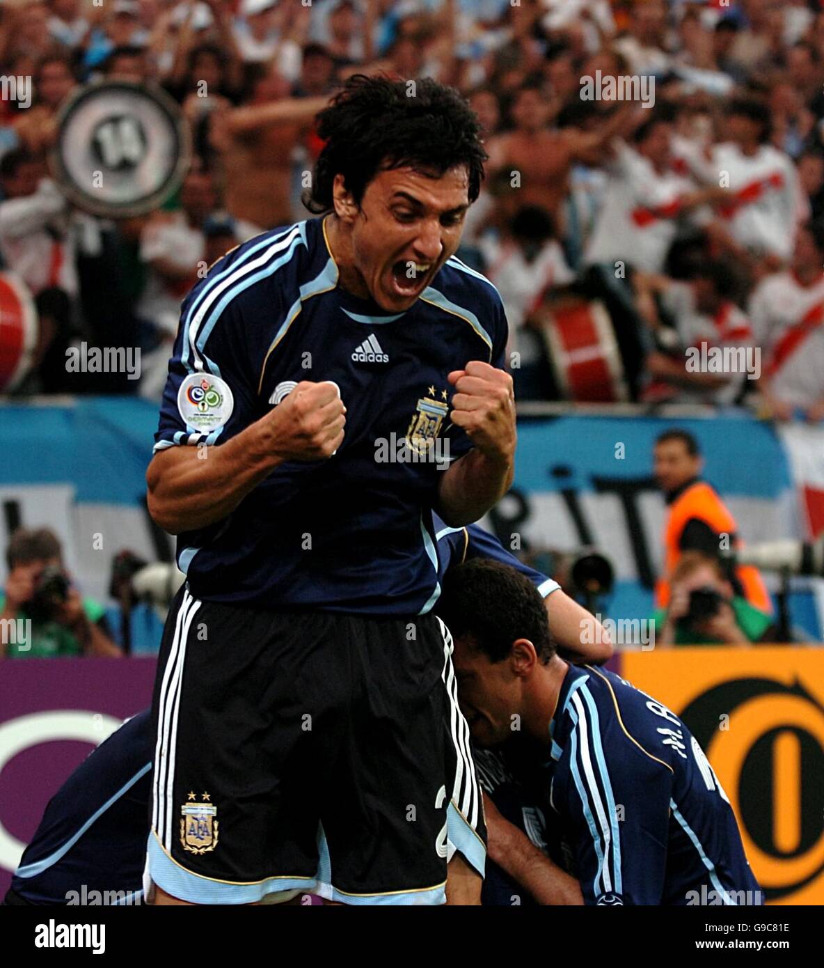 Cambiasso goal 2006 serbia hires stock photography and images Alamy