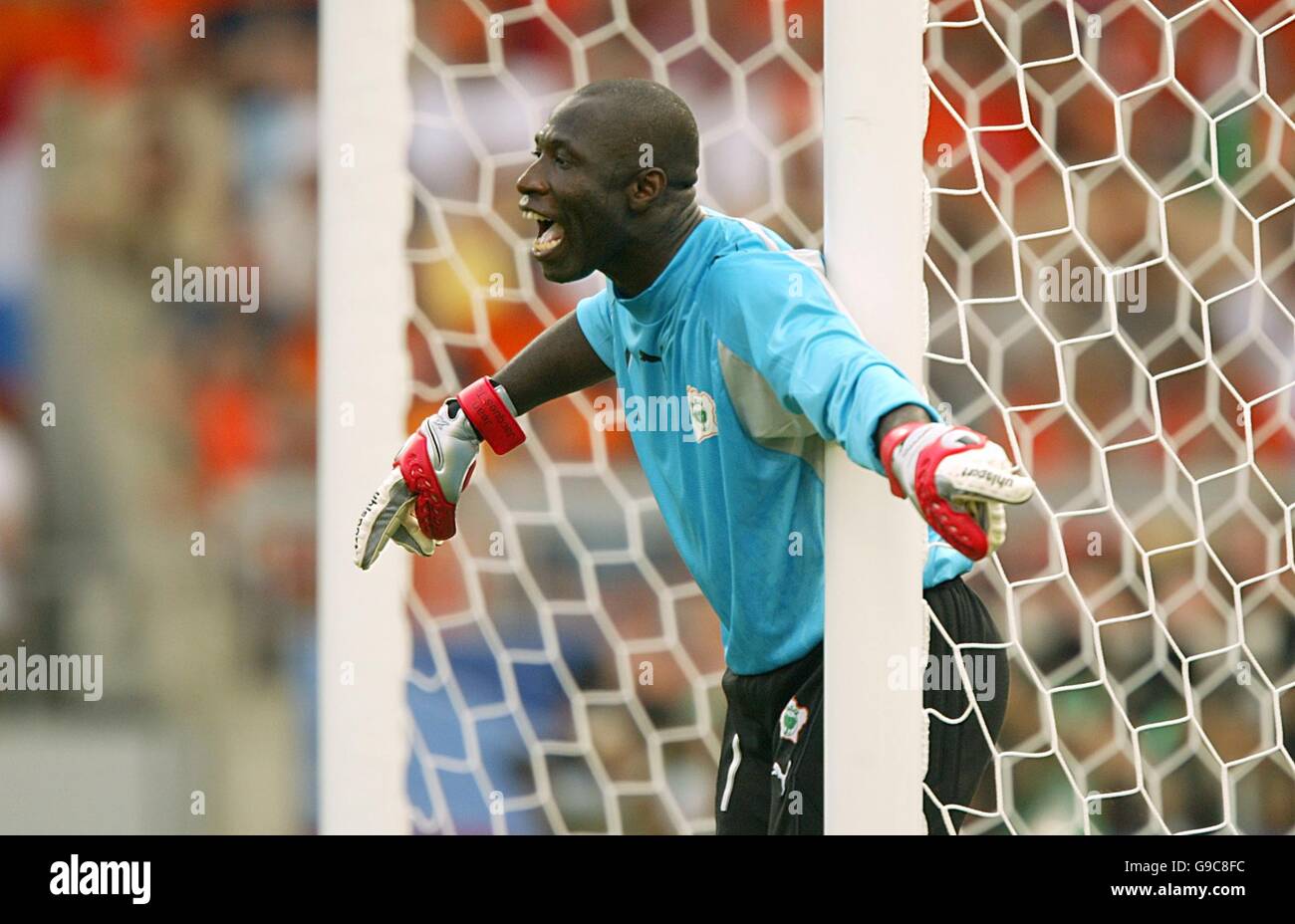 Soccer - 2006 FIFA World Cup Germany - Group C - Holland v Ivory Coast - Gottlieb-Daimler-Stadion. Jean-Jacques Tizie, Ivory Coast goalkeeper Stock Photo