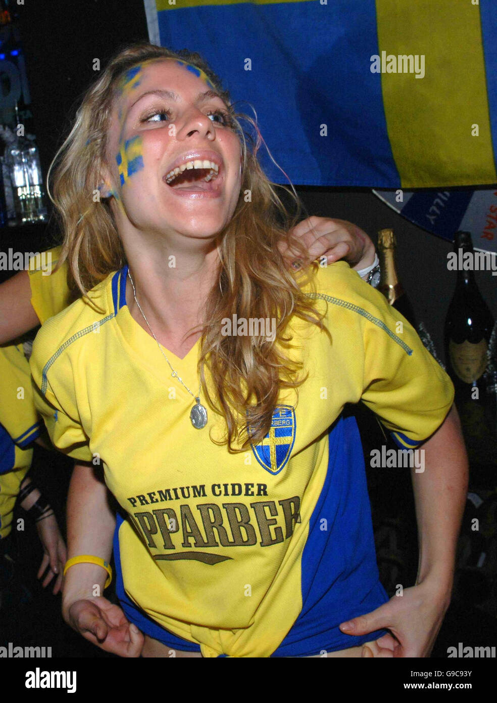 Sweden Fans Cheering on swedish team hi-res stock photography and images - Alamy
