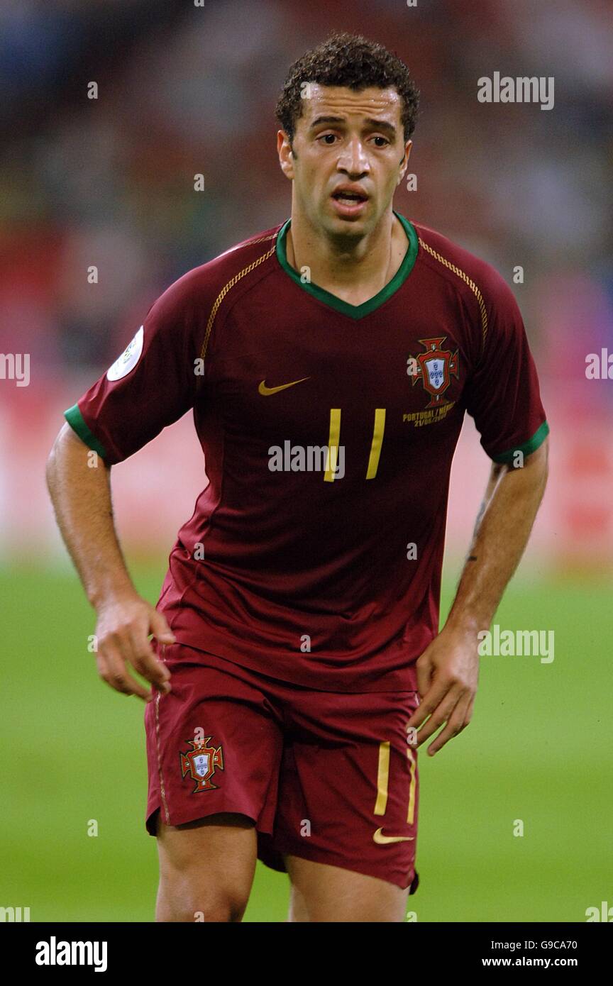 Soccer - 2006 FIFA World Cup Germany - Group D - Portugal v Mexico - AufSchalke Arena. Sabrosa Simao, Portugal Stock Photo