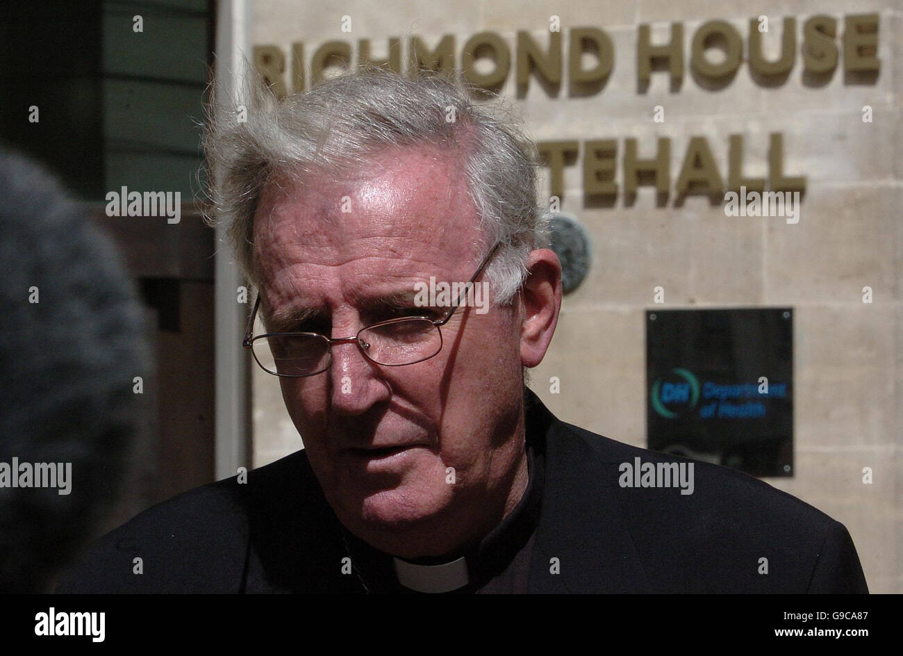 Roman Catholic Archbishop of Westminster Cardinal Cormac Murphy O'Connor addresses the media at the Dept of Health, following talks on the abortion issue with Health Secretary Patricia Hewitt. Stock Photo
