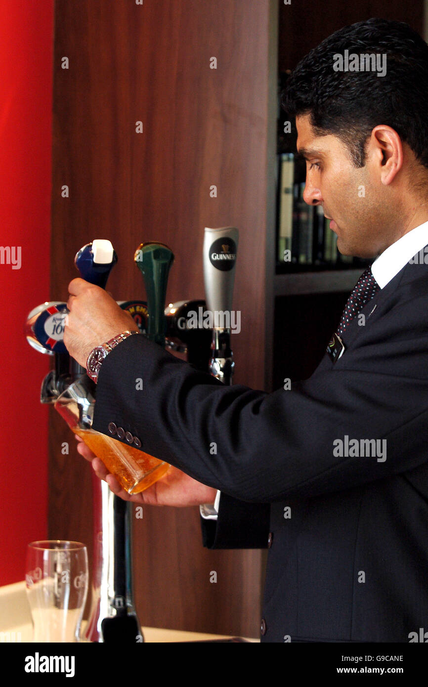 Horse Racing Rock at the Races featuring Starsailor Kempton Park