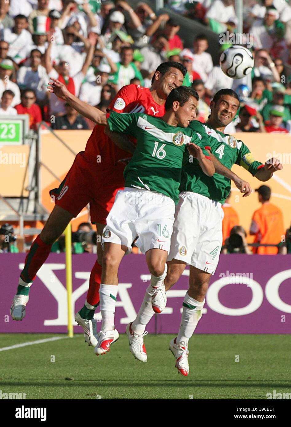 Soccer - 2006 FIFA World Cup Germany - Group D - Mexico v Iran - Franken-Stadion. Mexico's Mario Mendez (c) and Rafael Marquez (r) and Iran's Ali Daei (l) Stock Photo