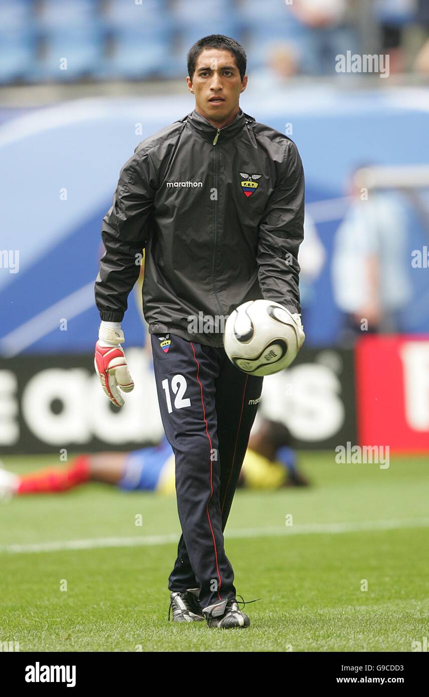 Soccer - 2006 FIFA World Cup Germany - Group A - Ecuador v Costa Rica - AOL Arena. Cristian Mora, Ecuador goalkeeper Stock Photo